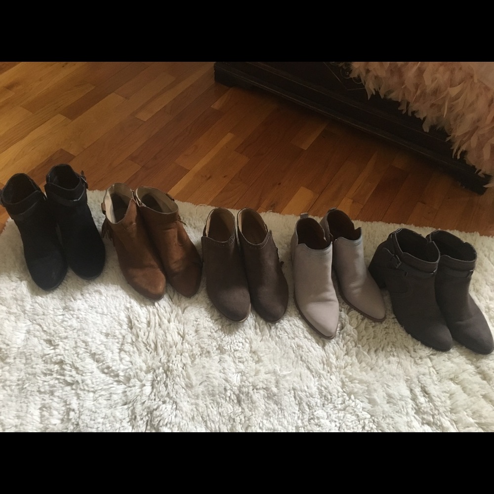 5 pairs of ankle boots.
